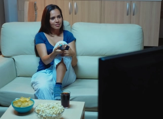 Dlaczego lubimy oglądać te same filmy i seriale po kilka razy?