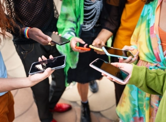 Uzależnienie od telefonu – zjawisko FOMO i nomofobia